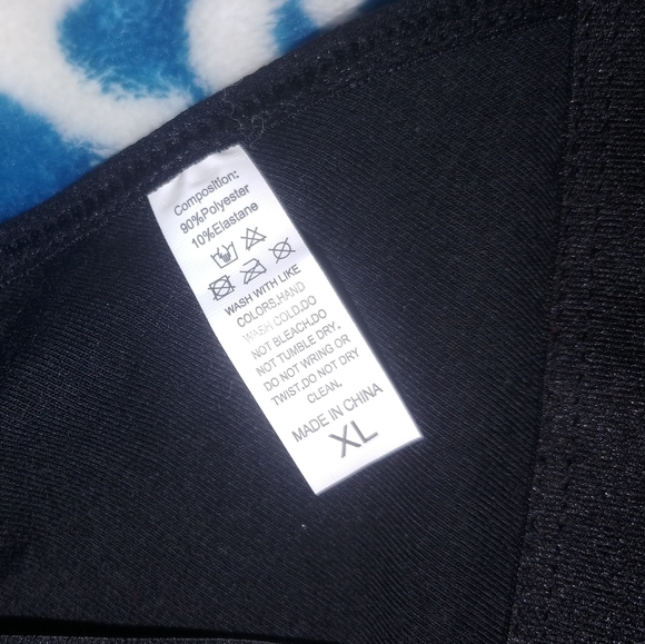 No Name Brand. Set of 3 front closure bras. Wireless. Never worn. - Picture 4 of 4